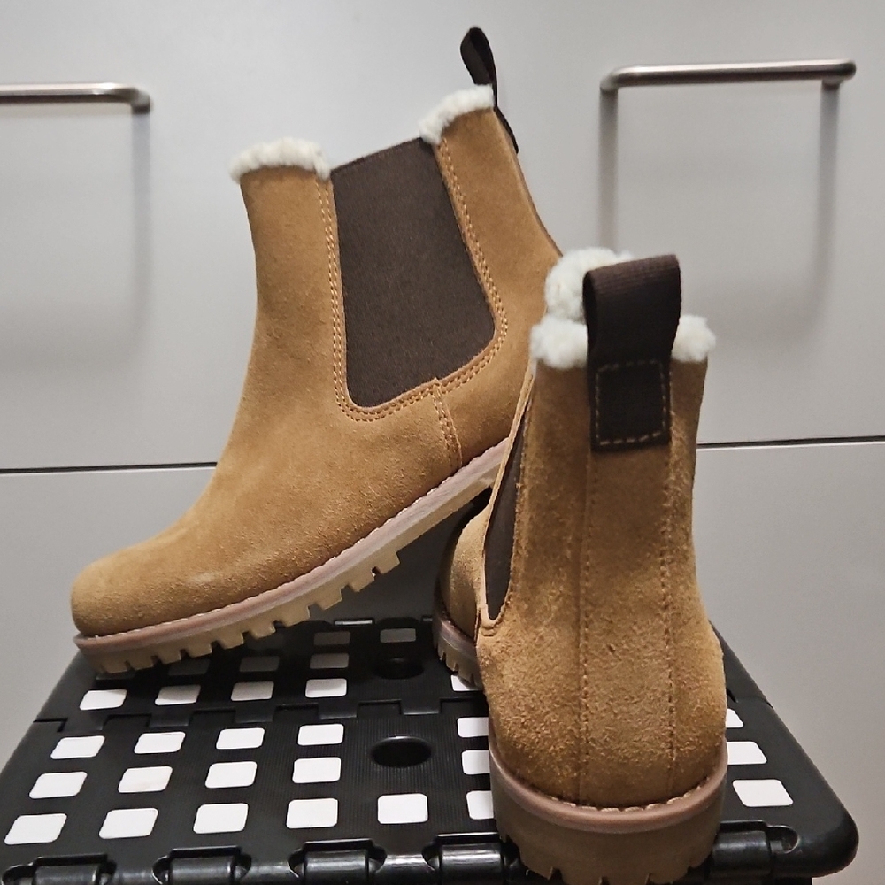 Brand NWOT Harlow Tan and Brown Suede Ankle Boots